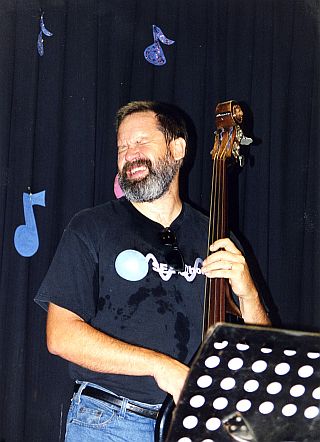 Pete playing bass
